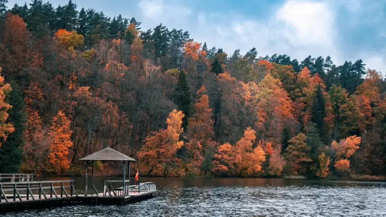 Orai Lietuvoje: savaitgalį laukia temperatūros kritimas ir pokyčiai