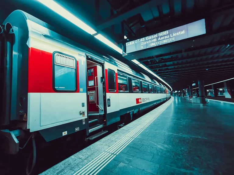 Traukiniai rugpjūčio 12-ąją: kaip patikrinti savo reisą