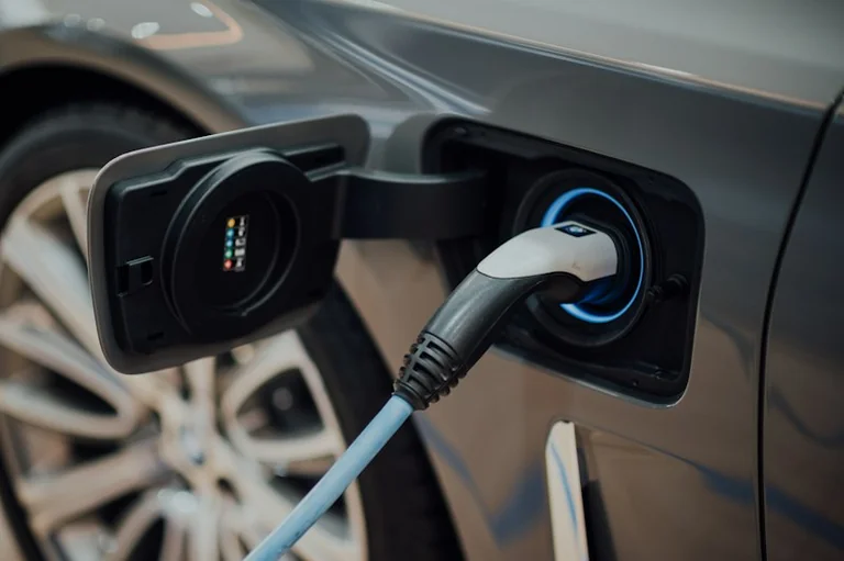 100 km kelionės kaina: benzinas, dyzelinas ar elektromobilis