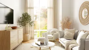Šviesi jauki svetainė su patogia sofa ir dideliu langu saulėtą dieną.