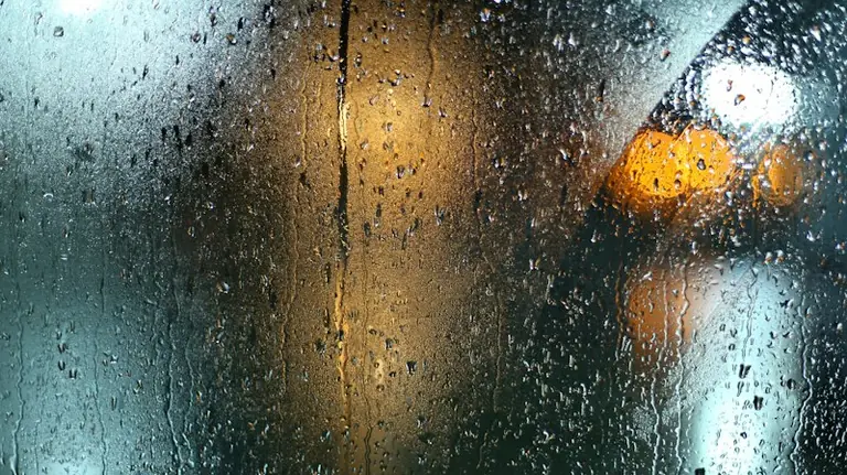 Sapnuoti lietų: emocijų, atsinaujinimo ir permainų ženklai