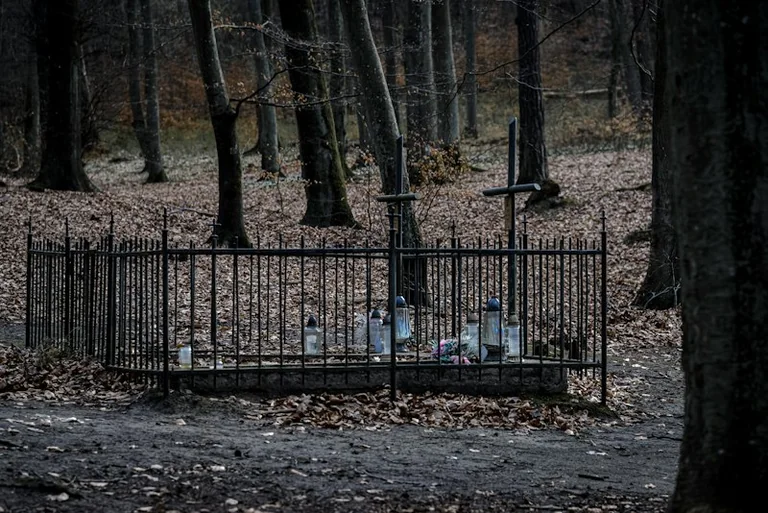 Lapkričio 1–2 d. į kapines: kelionės ir žvakių sauga